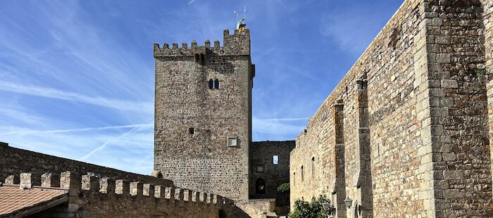 El Consorcio Festival de Mérida presente en el acto de la fundación de la Asociación 'Amigos del Castillo de Alburquerque'. 