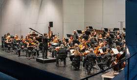 La OEX dirigida por Roberto Fors interpretar a Benet Casablancas Casella y Brahms La OEX dirigida por Roberto Fors interpretar a Benet Casablancas Casella y Brahms