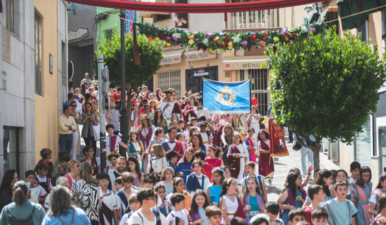 Ms de 1500 alumnos de centros escolares de Mrida participan en la Nominatio y Lavreatio
