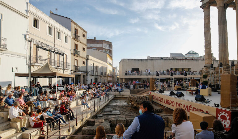 Unas 8000 personas han asistido a la Feria del Libro de Mrida